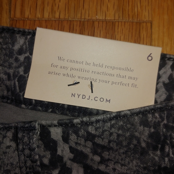 NWT NYDJ Black Snake Marilyn High-Waist Button-Fly Straight-Leg Jeans – Size 6 - Picture 8 of 10